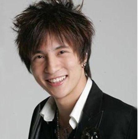 薛之谦整容前的照片,揭秘薛之谦整容前后的惊人变化